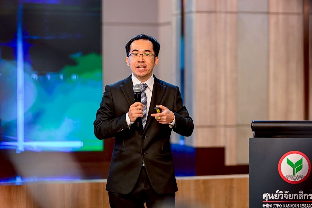 ศูนย์วิจัยกสิกรไทยปรับเพิ่มประมาณการจีดีพีไทยปี 2568 มาที่ 1.8% จากแรงหนุนการเร่งส่งออกก่อนการเก็บภาษีทรัมป์ที่เหลือ แต่ภาพรวมเศรษฐกิจโลกและไทยยังมีความไม่แน่นอนสูง