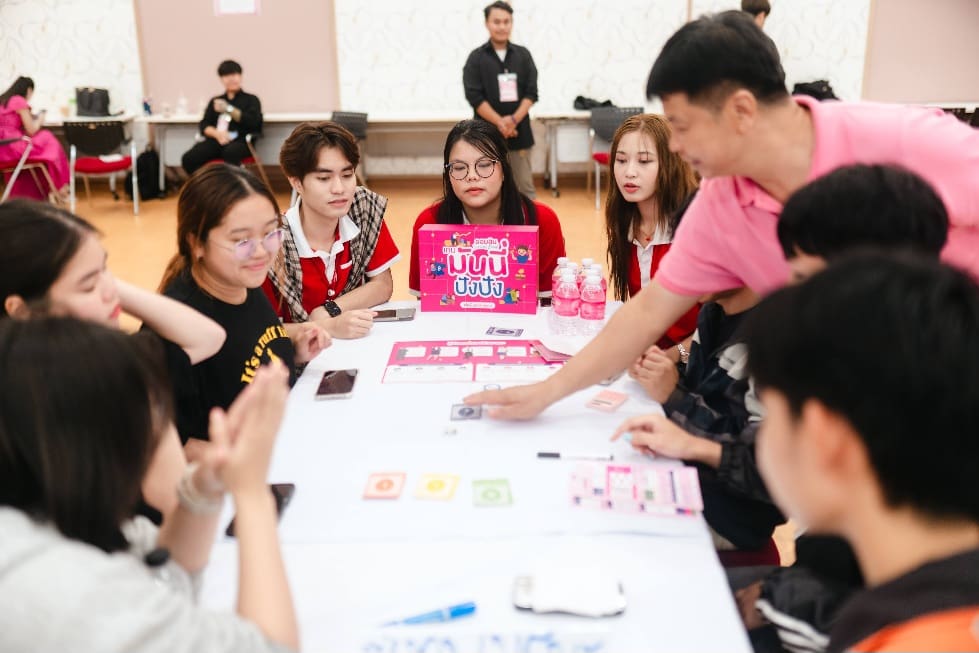 ออมสิน ปลุกพลังการออม Gen Z จัดโรดโชว์ “ออมสิน presents เกิด แก่ เจ็บ ยาย Play/Save เล่นจริง เก็บเงินจริง” 
ดึงป๋อมแป๋มและผองเพื่อน ร่วมกับโค้ชออม เดินสายส่งเสริมการออมเยาวชนจาก 4 ภาค กว่า 7,000 ราย