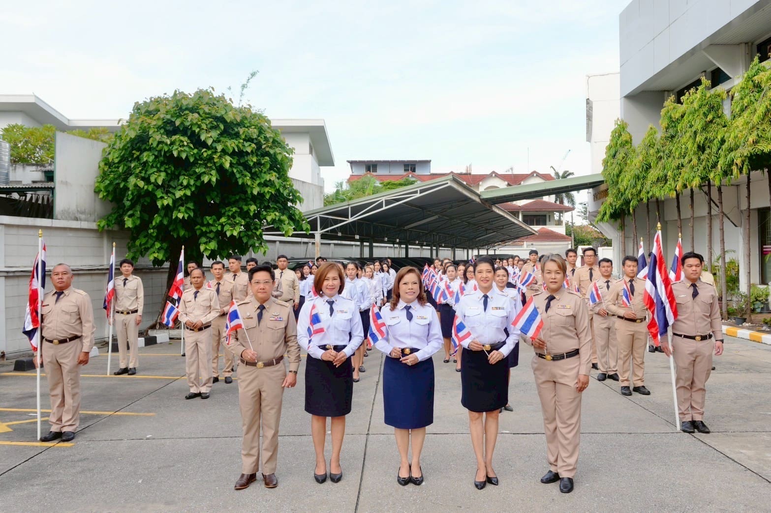 ออมสินรวมพลังทั่วประเทศ ร่วมเคารพธงชาติ เนื่องในวันพระราชทานธงชาติไทย ครบรอบ 108 ปี