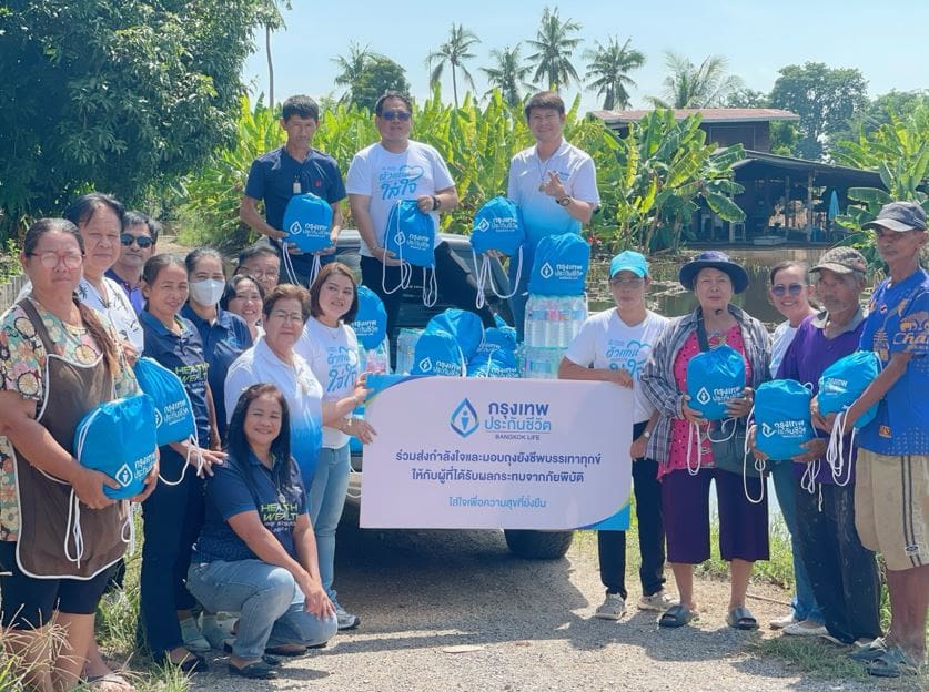 กรุงเทพประกันชีวิต ลงพื้นที่ช่วยเหลือผู้ประสบอุทกภัย ใส่ใจผู้ประสบภัย มอบถุงยังชีพบรรเทาความเดือดร้อน ในจังหวัดพระนครศรีอยุธยา นครสวรรค์ และชัยนาท