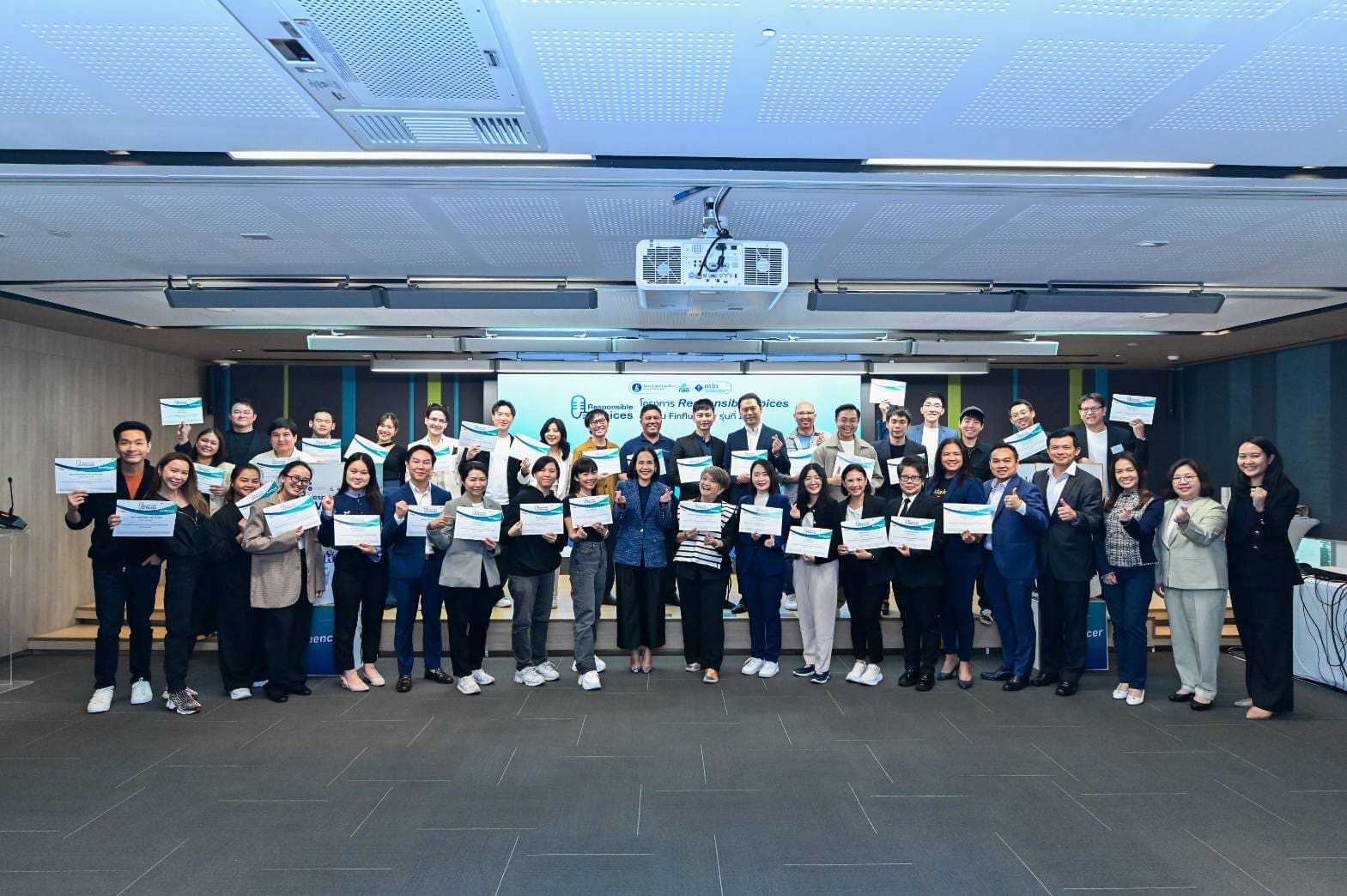 คปภ. - ก.ล.ต. - ธปท. มอบประกาศนียบัตรแก่ผู้ผ่านการเข้าร่วมโครงการ Responsible Voices สำหรับ Finfluencer รุ่นที่ 2 ส่งเสริมการสื่อสารด้านการเงิน การลงทุน และประกันภัยอย่างมีความรับผิดชอบ