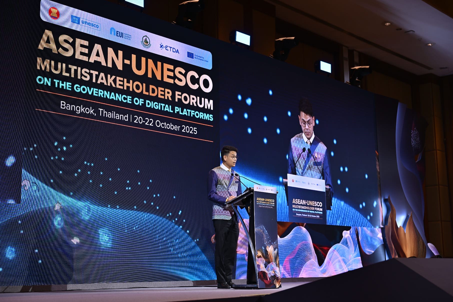 รมว.ดีอี จับมือ ASEAN และ UNESCO เปิดเวทีหารือ เร่งพัฒนามาตรการร่วมกำหนด “อนาคตธรรมาภิบาลแพลตฟอร์มดิจิทัล” สู่กรอบความร่วมมือระดับภูมิภาค