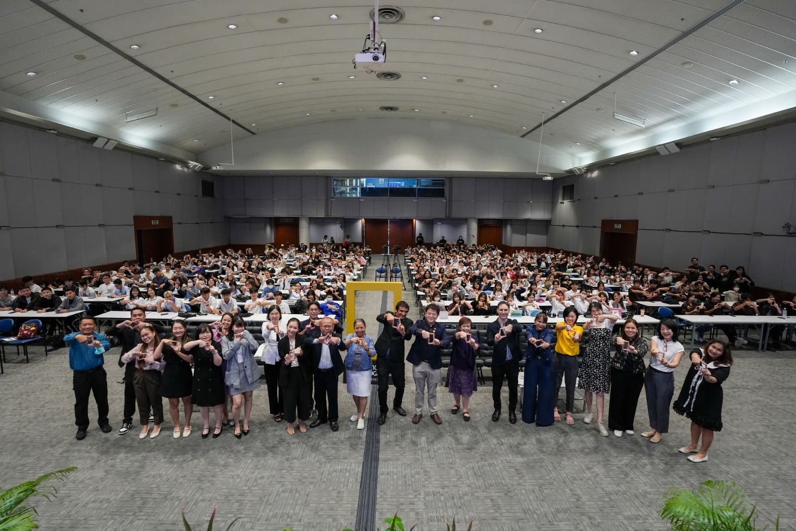 ม.รังสิตจัดบรรยายพิเศษ “มาเรียนรู้ทักษะเพื่ออนาคตที่ยั่งยืน” โดยผู้เชี่ยวชาญจาก National Geographic 