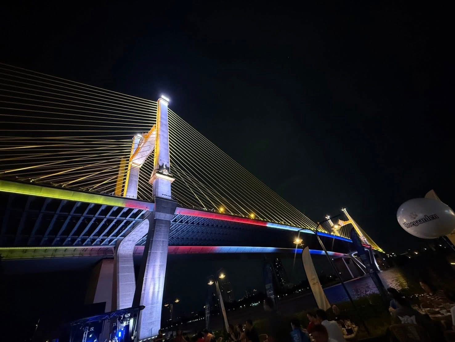 กทพ. เปิดไฟประดับ “สะพานทศมราชัน” เทิดพระเกียรติ “พระบาทสมเด็จพระบรมชนกาธิเบศร มหาภูมิพลอดุลยเดชมหาราช บรมนาถบพิตร” เนื่องในวันนวมินทรมหาราช 13 ตุลาคมนี้
