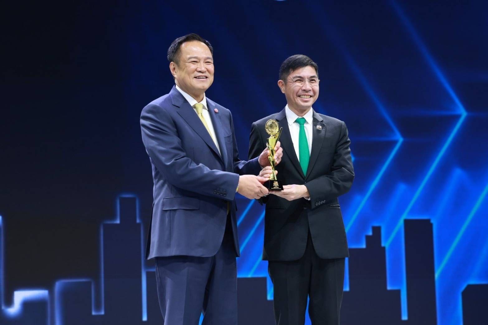 ธ.ก.ส. คว้ารางวัลสุดยอดซีอีโอรัฐวิสาหกิจแห่งปี “CEO ECONMASS AWARDS 2025”