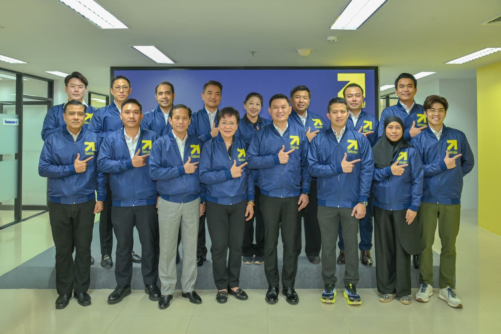 “ไทยก้าวใหม่” เปิดที่ทำการพรรค ปักหมุดเปลี่ยนประเทศไทย ลุยศึกเลือกตั้งทุกจังหวัด