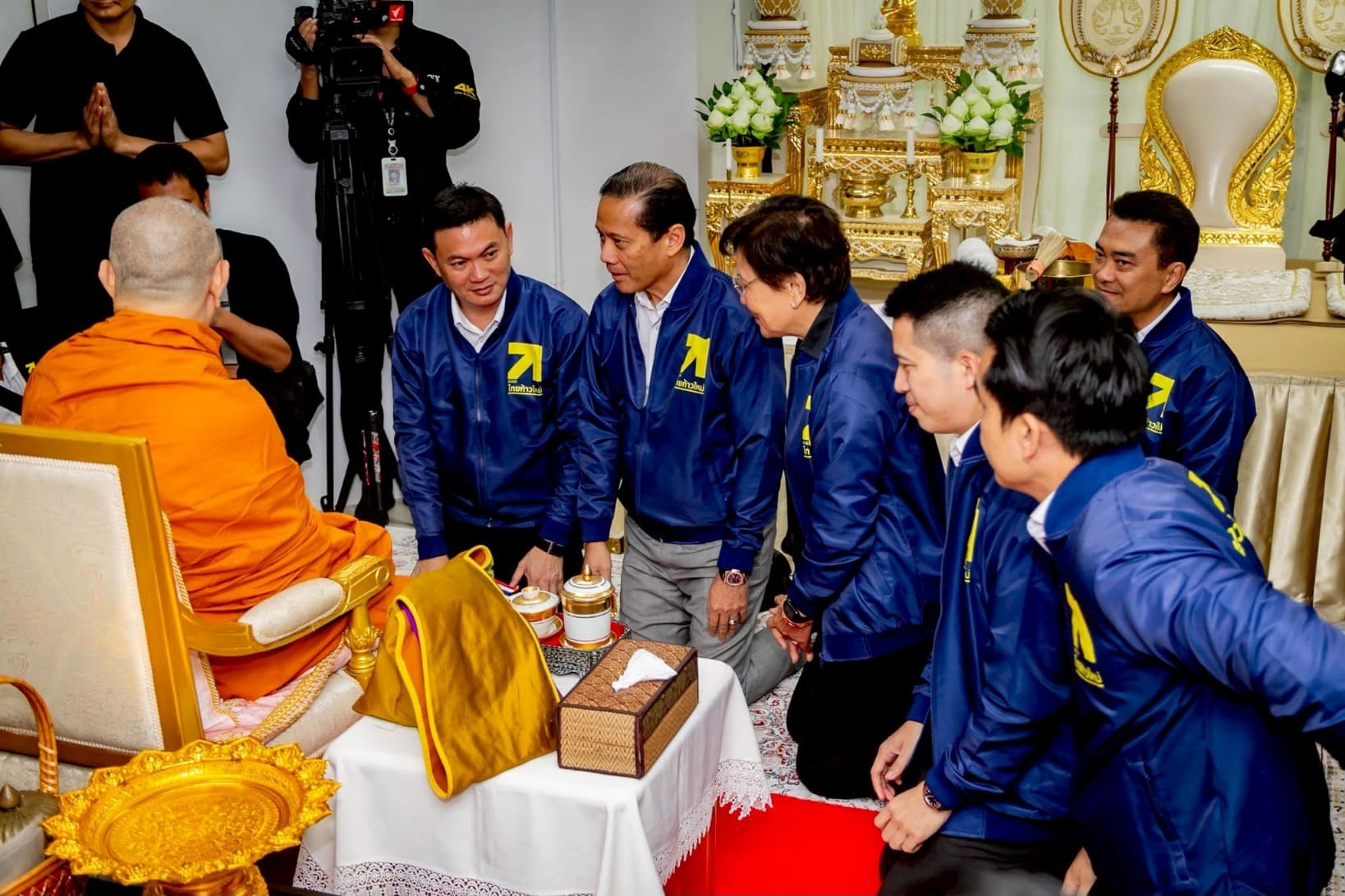 “ดร.เอ้” ทำบุญเปิดที่ทำการพรรคไทยก้าวใหม่ ขอโอกาสเปลี่ยนประเทศตั้งแต่รากฐาน 
ยืนยัน ไม่เล่นการเมืองฉาบฉวย พร้อมทำงานร่วมกับทุกคน ไม่วางเป้าจำนวน สส. แต่จะทำให้ดีที่สุด 