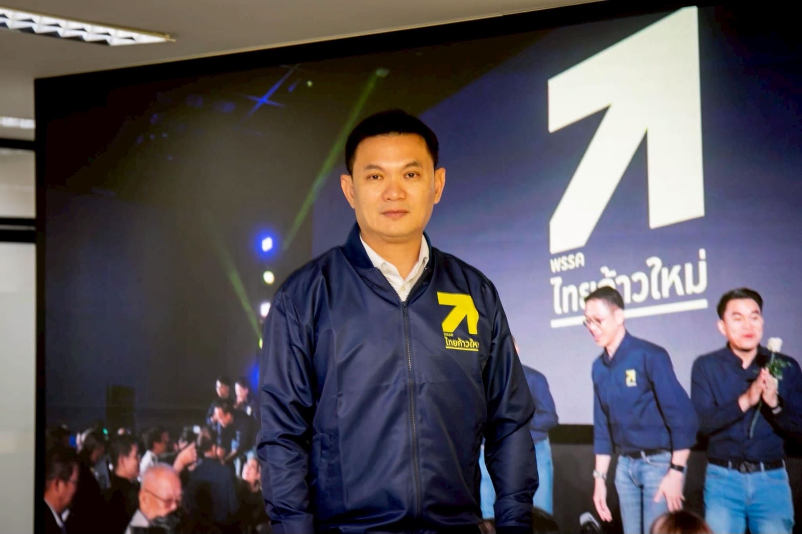 “ดร.เอ้” ทำบุญเปิดที่ทำการพรรคไทยก้าวใหม่ ขอโอกาสเปลี่ยนประเทศตั้งแต่รากฐาน 
ยืนยัน ไม่เล่นการเมืองฉาบฉวย พร้อมทำงานร่วมกับทุกคน ไม่วางเป้าจำนวน สส. แต่จะทำให้ดีที่สุด 