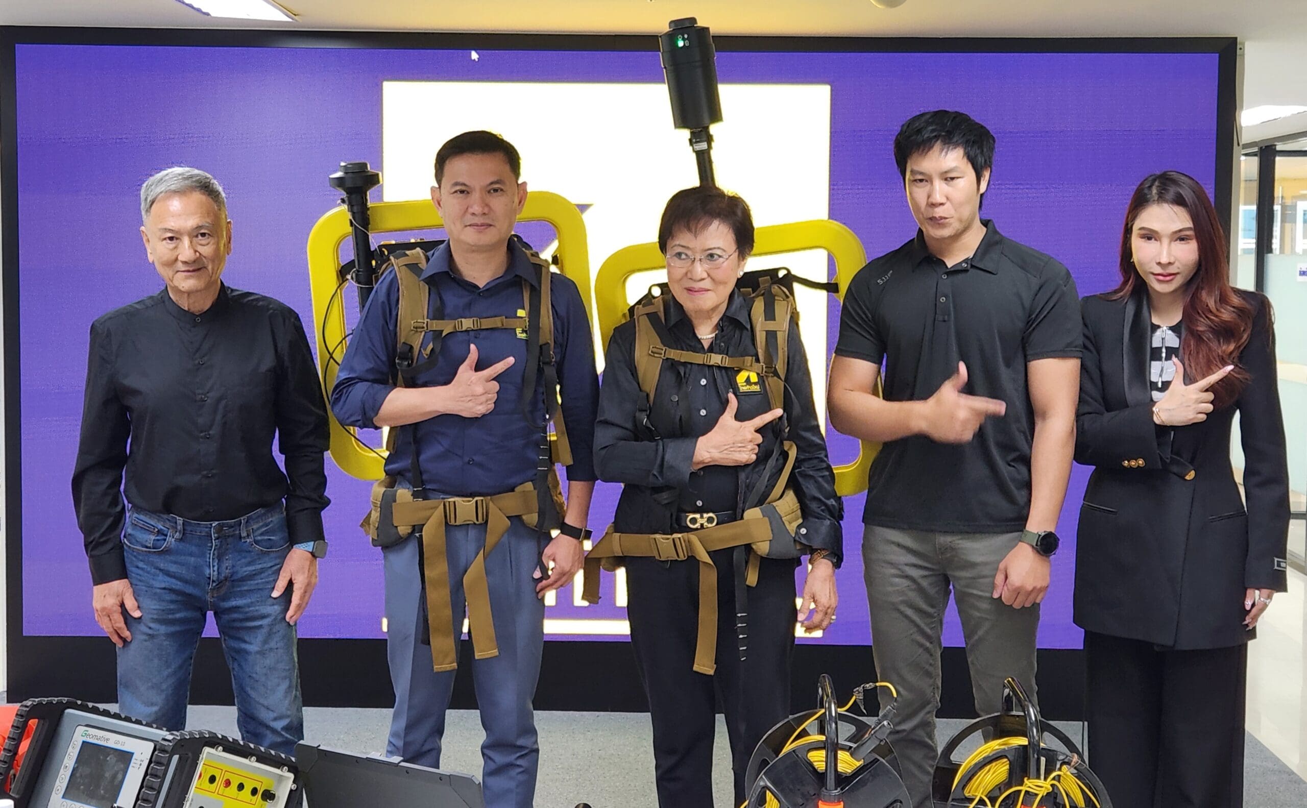 "พรรคไทยก้าวใหม่“ โชว์เทคโนโลยีธรณีฟิสิกส์ ”TEM2Go“ นวัตกรรมสำรวจชั้นใต้ดินแบบเรียลไทม์ หวัง ใช้วางแผนจัดการน้ำได้อย่างแม่นยำ ช่วยพลิกวิกฤต ‘หลาก - แล้ง - จน’ ด้าน ’สุชัชวีร์‘ ผลักดันเป็นนโยบายหลัก ให้ใช้ในไทย เพื่อแก้ปัญหาวิกฤตน้ำในประเทศ