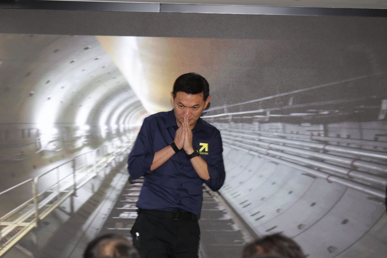 ดร.เอ้ นำพรรคไทยก้าวใหม่ แถลงเปิดตัวคาราวานช่วยน้ำท่วมภาคใต้ 
