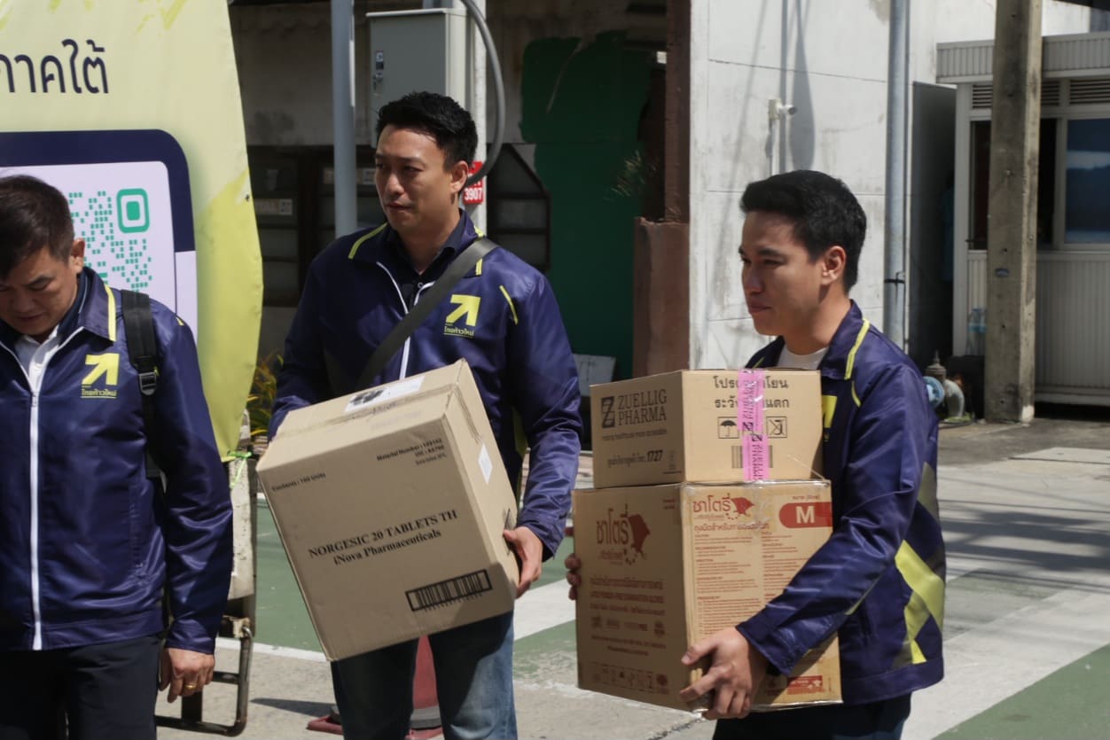 ดร.เอ้ นำพรรคไทยก้าวใหม่ แถลงเปิดตัวคาราวานช่วยน้ำท่วมภาคใต้