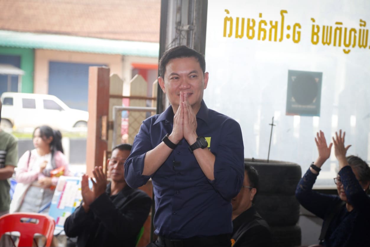 “ดร.เอ้” เปิดศูนย์ประสานงาน จ.สุราษฎร์ธานี ตั้งเป้าขอปักธงในพื้นที่ บอก เป็นลูกหลานคนใต้ ขอให้เลิกทน พร้อมเสนอแก้ราคาพืชผลการเกษตร - ลงทุนกับคนเรื่องการศึกษา