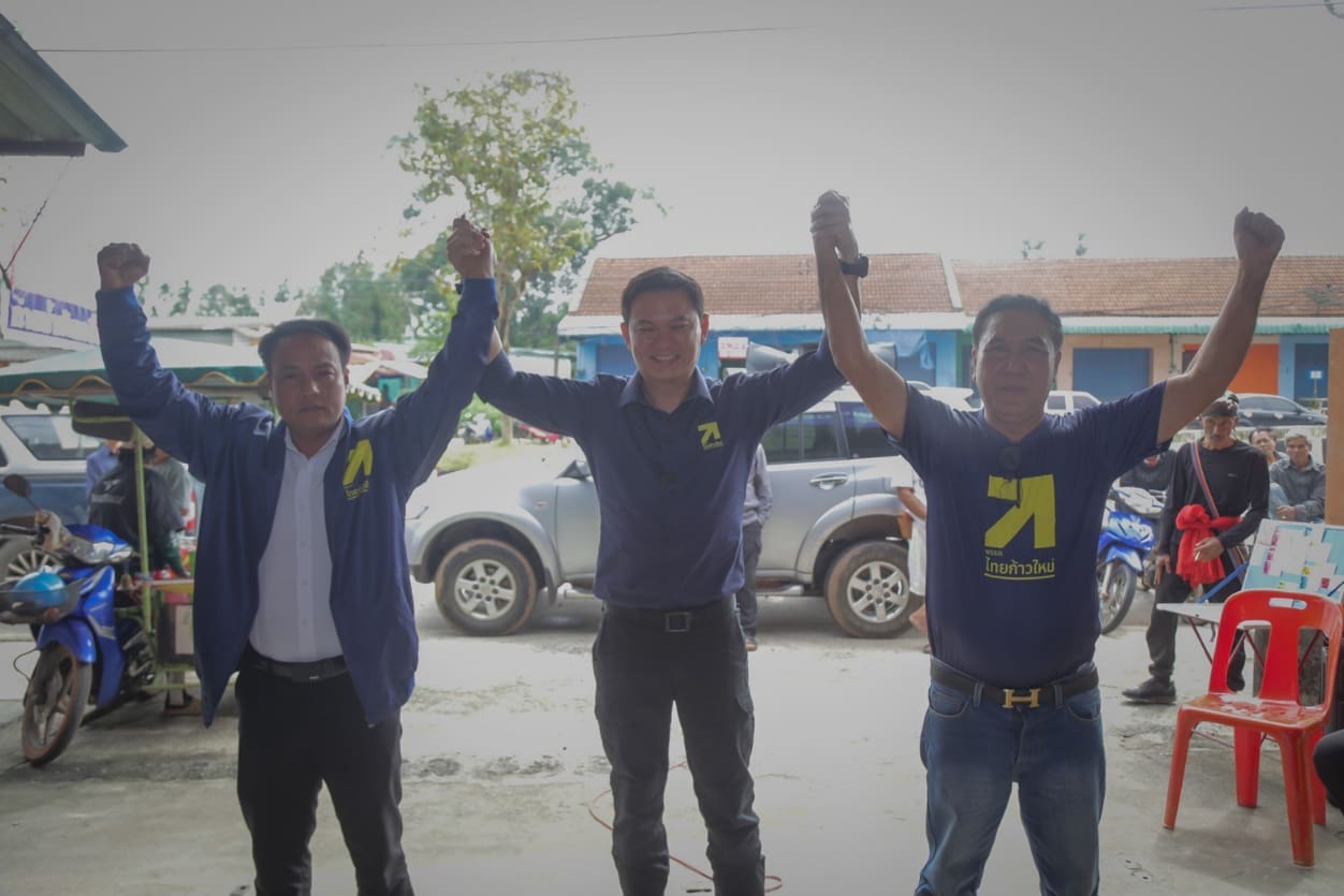 “ดร.เอ้” เปิดศูนย์ประสานงาน จ.สุราษฎร์ธานี ตั้งเป้าขอปักธงในพื้นที่ บอก เป็นลูกหลานคนใต้ ขอให้เลิกทน พร้อมเสนอแก้ราคาพืชผลการเกษตร - ลงทุนกับคนเรื่องการศึกษา