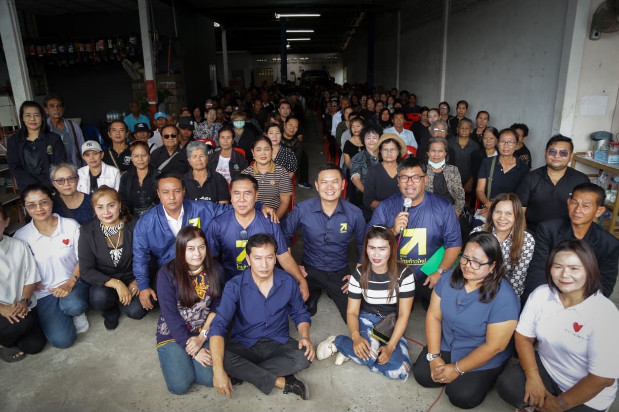 “ดร.เอ้” เปิดศูนย์ประสานงาน จ.สุราษฎร์ธานี ตั้งเป้าขอปักธงในพื้นที่ บอก เป็นลูกหลานคนใต้ ขอให้เลิกทน พร้อมเสนอแก้ราคาพืชผลการเกษตร - ลงทุนกับคนเรื่องการศึกษา