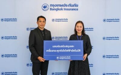 กรุงเทพประกันภัยร่วมกับมูลนิธิกรุงเทพประกันภัยมอบเครื่องกระตุกหัวใจไฟฟ้าอัตโนมัติเพื่อช่วยเหลือผู้ป่วยฉุกเฉิน และเงินสนับสนุนเพื่อพัฒนาคุณภาพชีวิตของชุมชนเขตสาทร