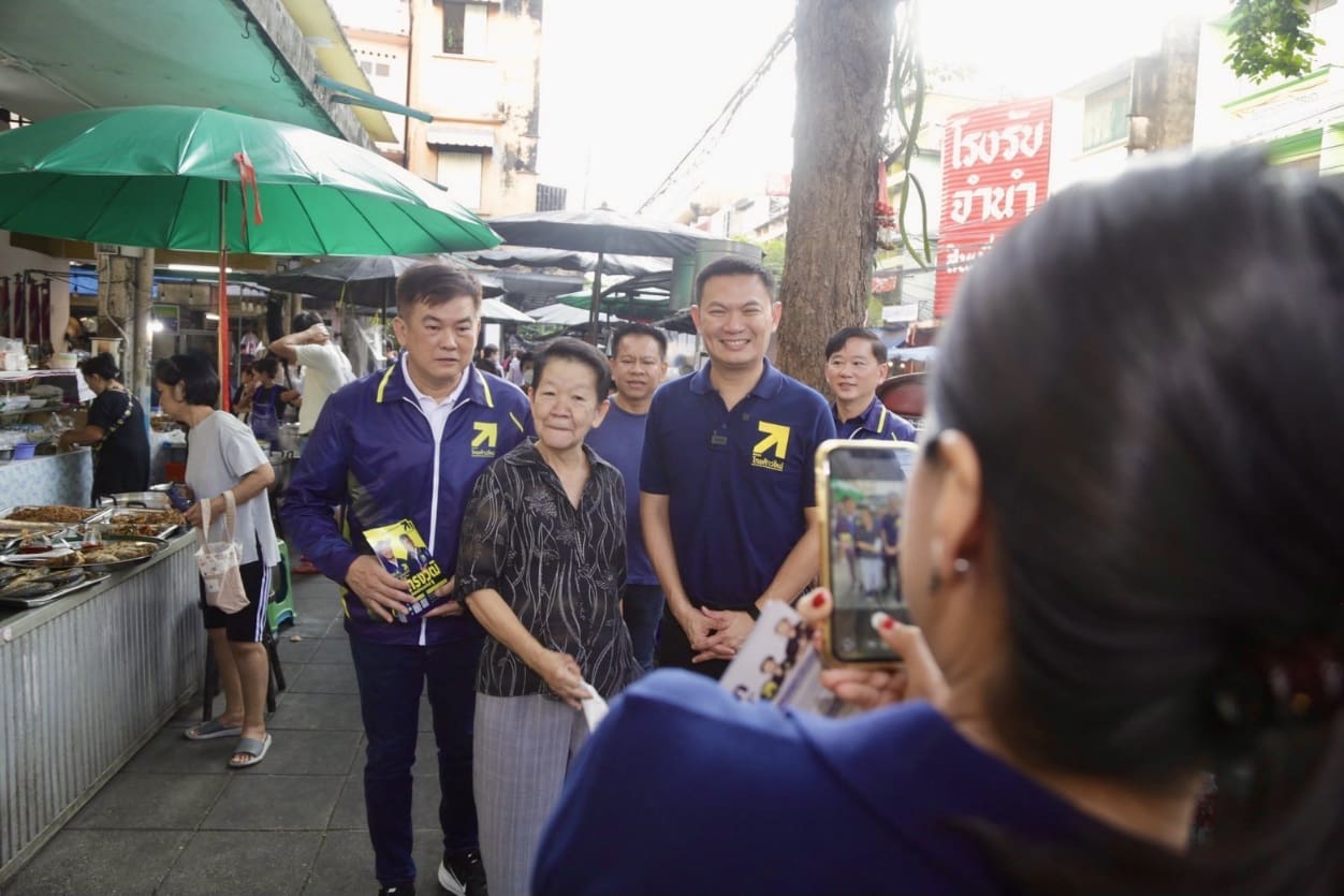 “ดร.เอ้” ลงพื้นที่คลองสาน–วงเวียนใหญ่ ประชาชนร้องหนักปัญหาน้ำท่วม กลัวเหมือนหาดใหญ่–ฝุ่นพิษ ย้ำขอโอกาสพรรคไทยก้าวใหม่ เข้ามาแก้ปัญหากรุงเทพฯ อย่างยั่งยืน ขณะ “ทรงวุฒิ” ย้ำนโยบายธนู 4 ดอก ช่วยคนกรุง