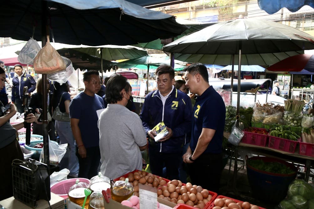 “ดร.เอ้” ลงพื้นที่คลองสาน–วงเวียนใหญ่ ประชาชนร้องหนักปัญหาน้ำท่วม กลัวเหมือนหาดใหญ่–ฝุ่นพิษ ย้ำขอโอกาสพรรคไทยก้าวใหม่ เข้ามาแก้ปัญหากรุงเทพฯ อย่างยั่งยืน ขณะ “ทรงวุฒิ” ย้ำนโยบายธนู 4 ดอก ช่วยคนกรุง