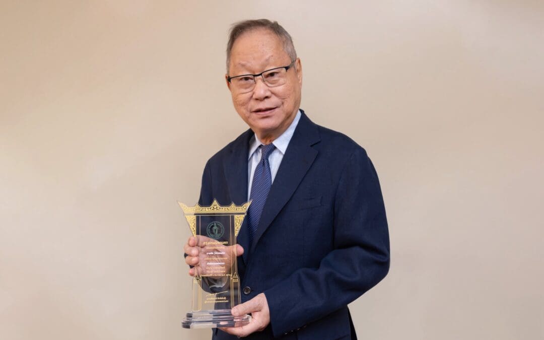 ชัย โสภณพนิช ได้รับการยกย่องเป็นพ่อตัวอย่างกรุงเทพมหานคร เขตสาทร จากการเป็นผู้นำครอบครัวและองค์กร รวมถึงทำคุณประโยชน์ต่อสังคมรอบด้าน