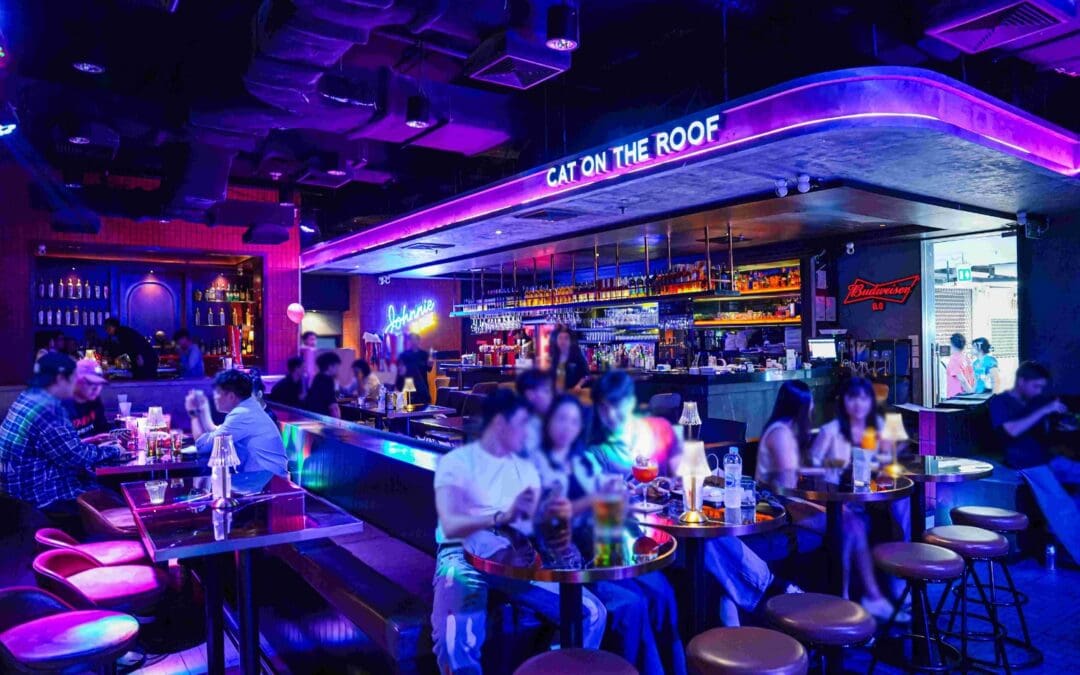 CAT ON THE ROOF สาขาเดียวในกรุงเทพ แฮงค์เอาท์ไลฟ์สไตล์ที่ “เอ็ม บี เค เซ็นเตอร์” เท่านั้นดื่มด่ำรสชาติแห่งความสุข เครื่องดื่ม อาหาร เสน่ห์แห่งเสียงเพลงในบรรยากาศสนุกสุดชิล