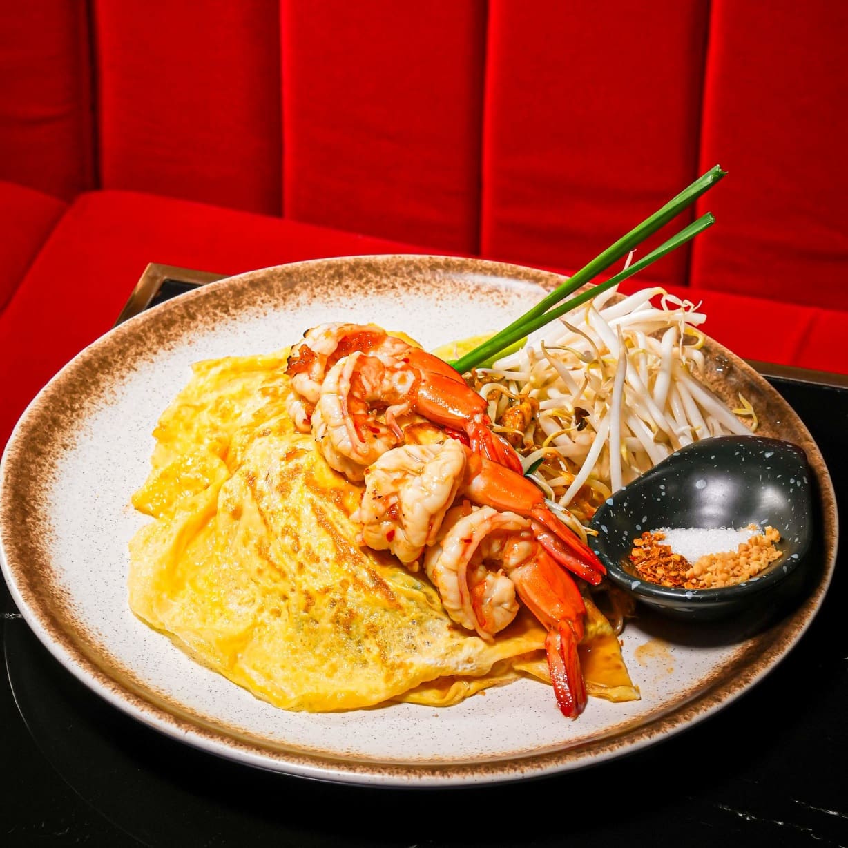 CAT ON THE ROOF สาขาเดียวในกรุงเทพ แฮงค์เอาท์ไลฟ์สไตล์ที่ “เอ็ม บี เค เซ็นเตอร์” เท่านั้น
ดื่มด่ำรสชาติแห่งความสุข เครื่องดื่ม อาหาร เสน่ห์แห่งเสียงเพลงในบรรยากาศสนุกสุดชิล