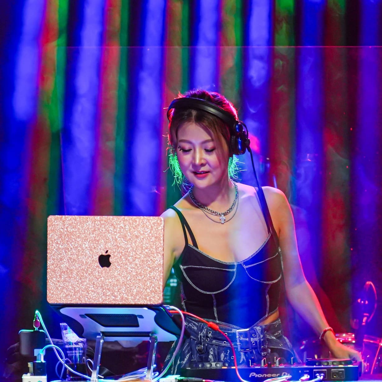 CAT ON THE ROOF สาขาเดียวในกรุงเทพ แฮงค์เอาท์ไลฟ์สไตล์ที่ “เอ็ม บี เค เซ็นเตอร์” เท่านั้น ดื่มด่ำรสชาติแห่งความสุข เครื่องดื่ม อาหาร เสน่ห์แห่งเสียงเพลงในบรรยากาศสนุกสุดชิล