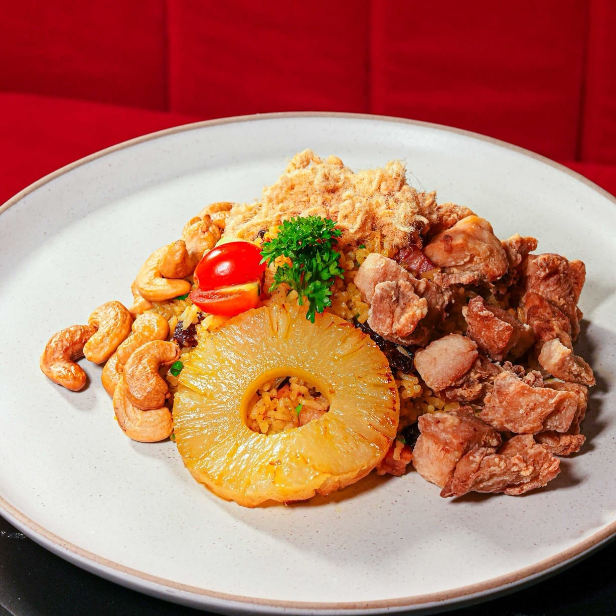 CAT ON THE ROOF สาขาเดียวในกรุงเทพ แฮงค์เอาท์ไลฟ์สไตล์ที่ “เอ็ม บี เค เซ็นเตอร์” เท่านั้น
ดื่มด่ำรสชาติแห่งความสุข เครื่องดื่ม อาหาร เสน่ห์แห่งเสียงเพลงในบรรยากาศสนุกสุดชิล