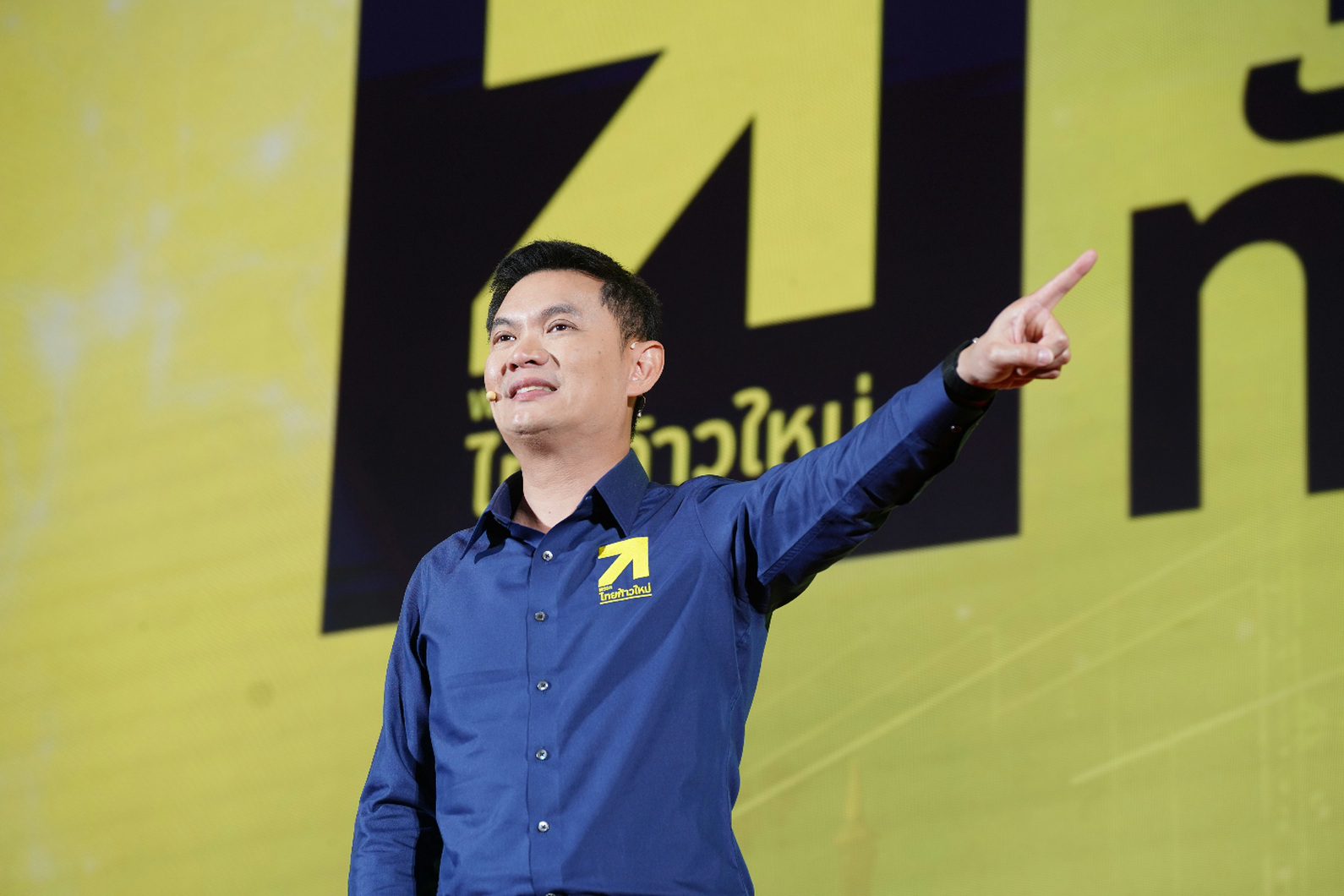 คุณหญิงกัลยา-สุชัชวีร์ ประกาศนั่งแคนดิเดตนายกฯ "พรรคไทยก้าวใหม่" ชูนโยบายธนู 4 ดอก รีเซ็ทระบบการศึกษา ยกเลิก กยศ. เรียนฟรี ป.ตรี-ป.เอก ประกาศ ”เลิกทน เลิกจน เลิกจม“ หากเลือกเรา กทม.น้ำไม่ท่วม 100% 
