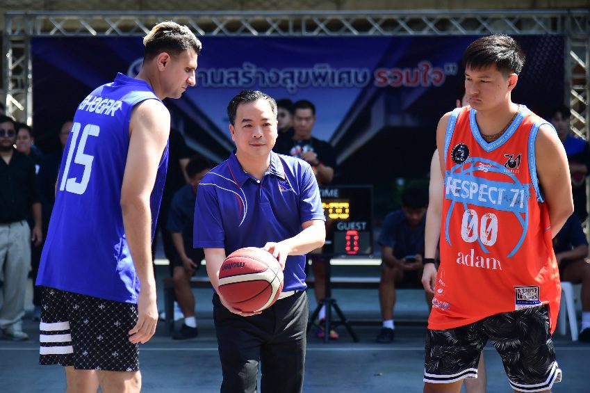 กทพ. พลิกโฉมใต้ทางด่วนฉลองรัช! เปิด “ลานสร้างสุขพิเศษ รวมใจ โดย การทางพิเศษฯ” ชู สนามบาสเกตบอล สร้างสุขภาพดีให้กับชุมชน ชวน 2 นักยัดห่วงทีมชาติไทยร่วมสร้างแรงบันดาลใจทางกีฬา
