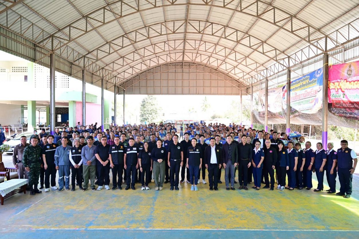 กปน. ส่งมอบระบบประปาโรงเรียนบ้านห้วยเสือ เดินหน้าพัฒนาคุณภาพชีวิตชุมชนลุ่มน้ำฝั่งตะวันตกด้วยน้ำประปาที่สะอาด พร้อมส่งมอบผ้าห่มกันหนาวให้กับประชาชนในพื้นที่ อ.ทองผาภูมิ จ.กาญจนบุรี