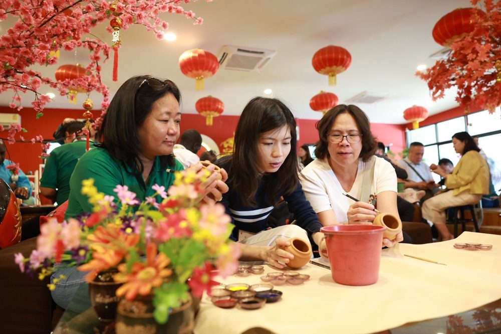 ธ.ก.ส. นำคณะผู้บริหาร APRACA และ AFRACA ศึกษาดูงานเกษตรกรลูกค้า ธ.ก.ส. จังหวัดนครปฐมและราชบุรี