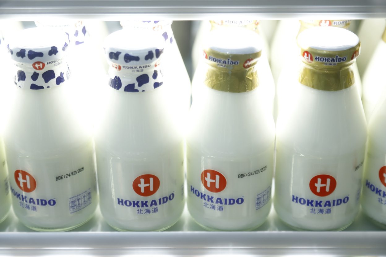 ‘ฮอกไกโด คาเฟ่’ ปักหมุด Flagship Store แลนด์มาร์กใหม่ใจกลางทองหล่อ
ผนึกพันธมิตรระดับโลก ญี่ปุ่น-อิตาลี ประกาศบุกธุรกิจ F&B เต็มรูปแบบ
เปิดตัวยิ่งใหญ่รับวันแห่งความรัก โดยมีประธานองคมนตรีให้เกียรติเป็นประธานในพิธี