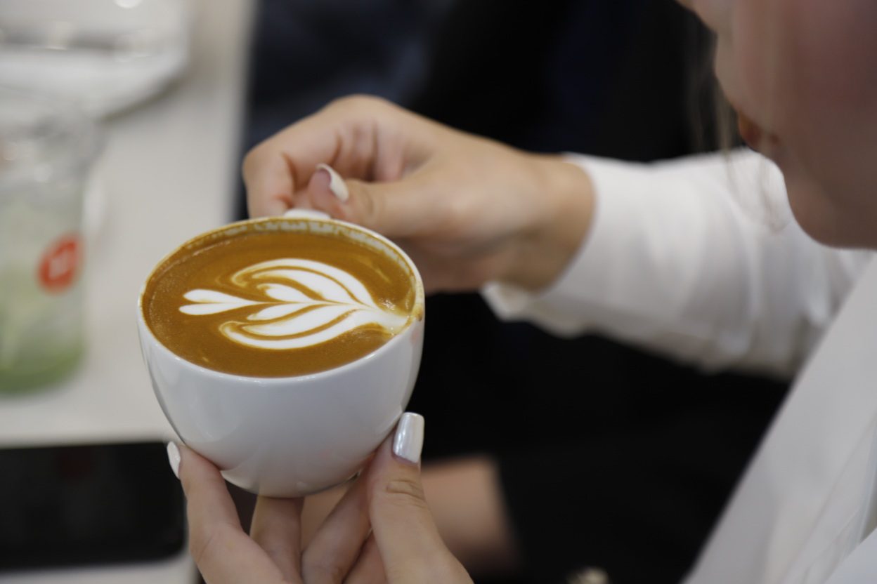 ‘ฮอกไกโด คาเฟ่’ ปักหมุด Flagship Store แลนด์มาร์กใหม่ใจกลางทองหล่อ
ผนึกพันธมิตรระดับโลก ญี่ปุ่น-อิตาลี ประกาศบุกธุรกิจ F&B เต็มรูปแบบ
เปิดตัวยิ่งใหญ่รับวันแห่งความรัก โดยมีประธานองคมนตรีให้เกียรติเป็นประธานในพิธี