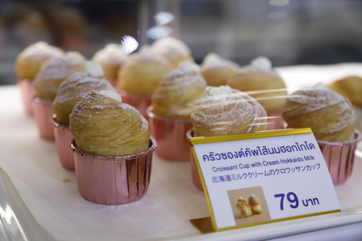 ‘ฮอกไกโด คาเฟ่’ ปักหมุด Flagship Store แลนด์มาร์กใหม่ใจกลางทองหล่อ
ผนึกพันธมิตรระดับโลก ญี่ปุ่น-อิตาลี ประกาศบุกธุรกิจ F&B เต็มรูปแบบ
เปิดตัวยิ่งใหญ่รับวันแห่งความรัก โดยมีประธานองคมนตรีให้เกียรติเป็นประธานในพิธี