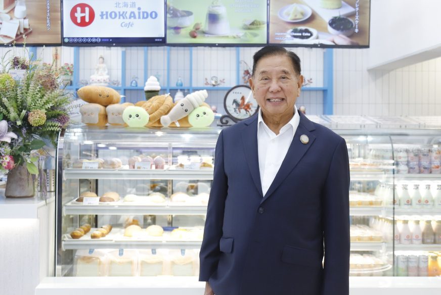 ‘ฮอกไกโด คาเฟ่’ ปักหมุด Flagship Store แลนด์มาร์กใหม่ใจกลางทองหล่อ
ผนึกพันธมิตรระดับโลก ญี่ปุ่น-อิตาลี ประกาศบุกธุรกิจ F&B เต็มรูปแบบ
เปิดตัวยิ่งใหญ่รับวันแห่งความรัก โดยมีประธานองคมนตรีให้เกียรติเป็นประธานในพิธี