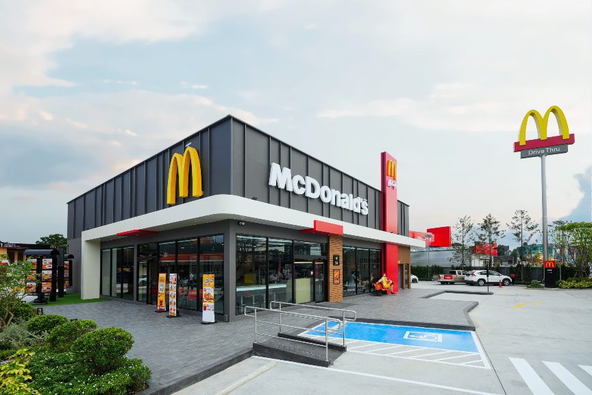 แมคโดนัลด์ ประเทศไทย โชว์ฟอร์มแกร่ง สู่การเติบโตที่มั่นคงและยั่งยืน
รุกสร้าง Brand Connection – พลิกโฉมระบบดิจิทัล – ส่งมอบคุณค่าเคียงข้างชาวไทย