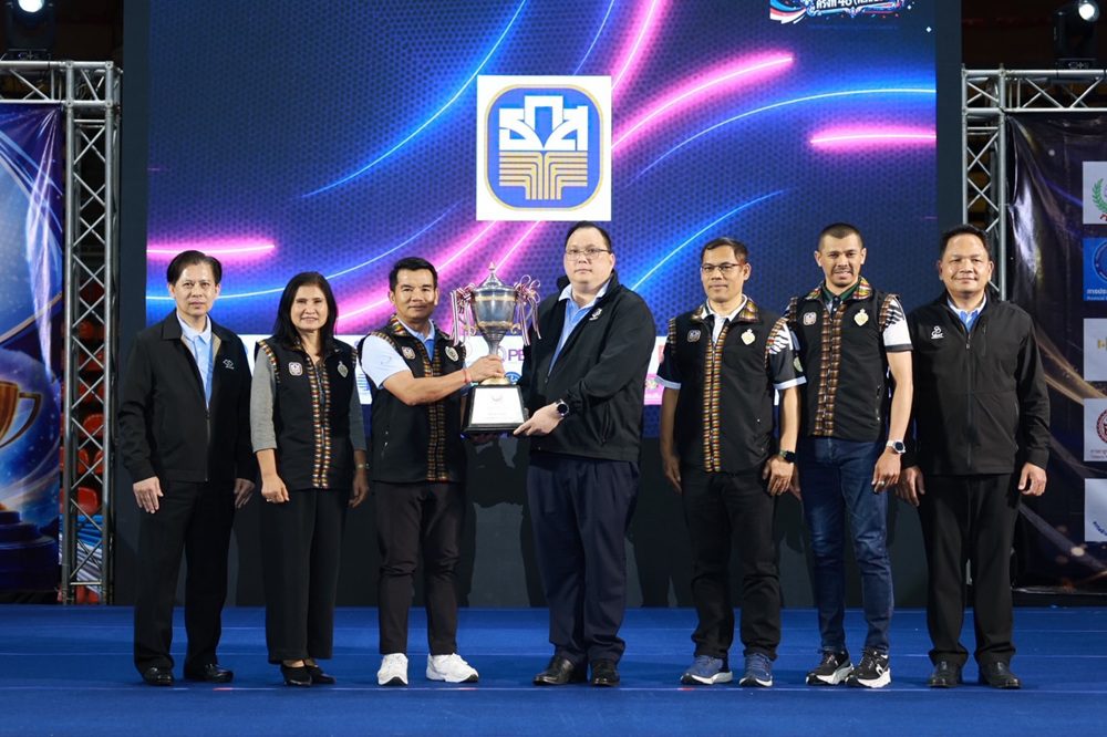 ธ.ก.ส. รับมอบถ้วยกีฬาวอลเลย์บอลหญิงในพิธีปิดกีฬารัฐวิสาหกิจ ครั้งที่ 48