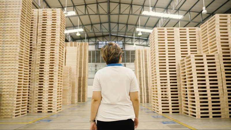 เปลี่ยน SMEs สู่ “สังคมคาร์บอนต่ำ” ความท้าทายที่ใช้ทุกพลังร่วมขับเคลื่อน

เส้นทางความสำเร็จของ “พาเลทเมกเกอร์ กรุ๊ป” เริ่มจากเรียนรู้และเข้าใจ