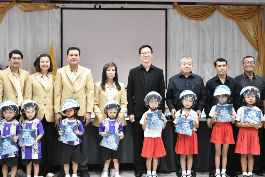 วิริยะประกันภัย ร่วมสร้างวินัยจราจรตั้งแต่วัยเยาว์ มอบหมวกนิรภัยใส แก่เทศบาลท่าพระ จ.ขอนแก่น