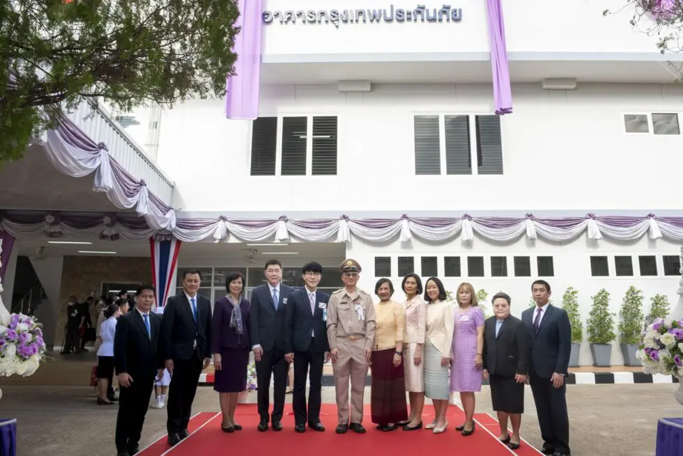 กรุงเทพประกันชีวิต ร่วมกับ กรุงเทพประกันภัย และ มูลนิธิชัย-นุชนารถ โสภณพนิช สนับสนุนการก่อสร้างอาคารรักษาพยาบาลผู้ป่วย โรงพยาบาลอุ้มผาง จังหวัดตาก