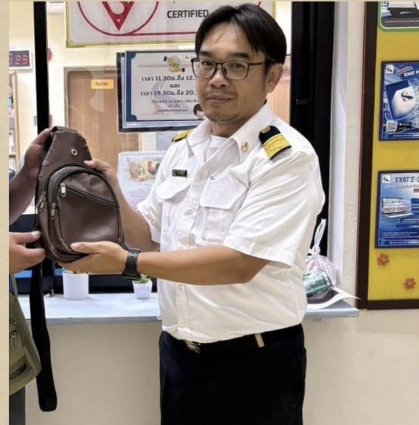 หัวหน้าด่านบางครุ 2 ทางพิเศษกาญจนาภิเษก (บางพลี-สุขสวัสดิ์) เก็บกระเป๋าคืนเจ้าของ 
