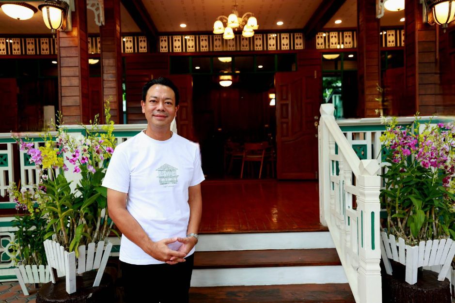 BAM เดินหน้ากลยุทธ์เชิงรุก พลิกฟื้นทรัพย์รอขายสู่คุณค่าที่ยั่งยืน
ผนึกกำลังอาศรมศิลป์ คืนชีวิต “บ้านพระพิทักษ์” บ้านไม้สองชั้นอายุ 88 ปี
ฟื้นย่านเมืองเก่า สร้างต้นแบบการพัฒนาด้วยเศรษฐกิจสร้างสรรค์
มอบโอกาสใหม่ให้ชุมชนและเมือง