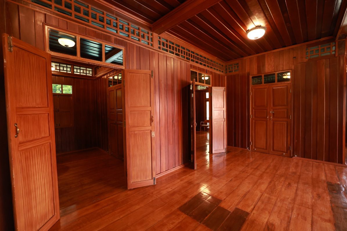 BAM เดินหน้ากลยุทธ์เชิงรุก พลิกฟื้นทรัพย์รอขายสู่คุณค่าที่ยั่งยืน
ผนึกกำลังอาศรมศิลป์ คืนชีวิต “บ้านพระพิทักษ์” บ้านไม้สองชั้นอายุ 88 ปี
ฟื้นย่านเมืองเก่า สร้างต้นแบบการพัฒนาด้วยเศรษฐกิจสร้างสรรค์
มอบโอกาสใหม่ให้ชุมชนและเมือง