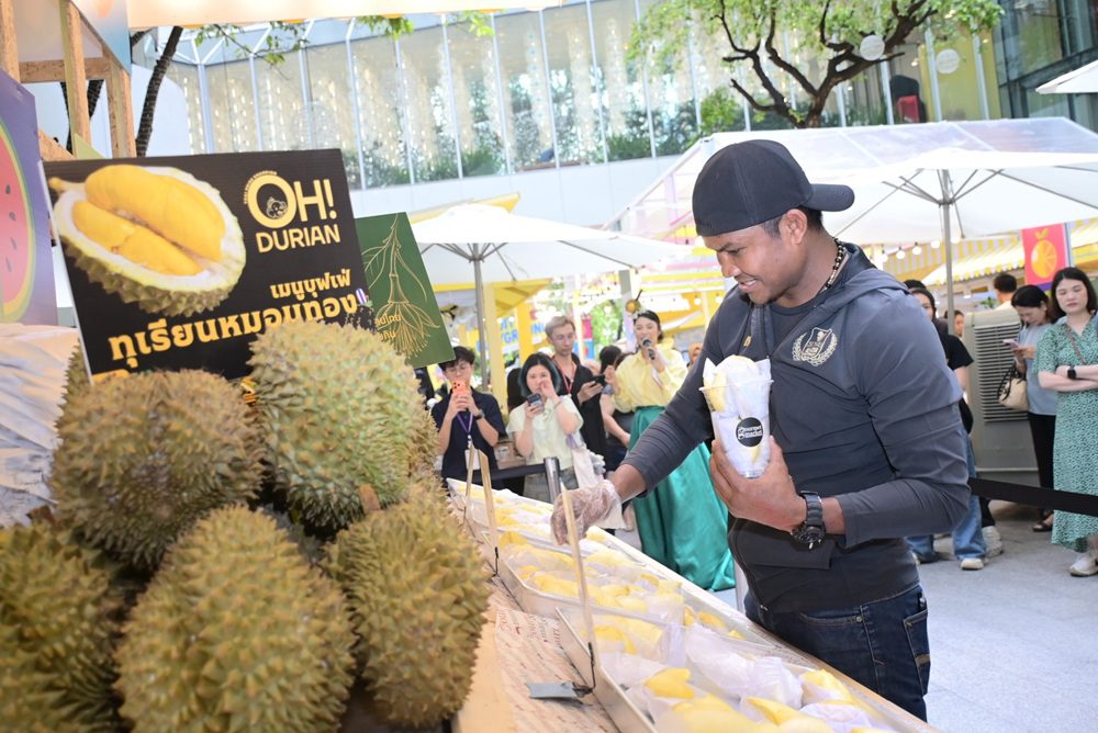 FRUIT PLAYGROUND เปลี่ยน “งานผลไม้” ให้กลายเป็นสนามเด็กเล่นใจกลางเมือง

ชวนเติมสนับสนุนเกษตรกร จัดเต็มทุเรียนเกรดพรีเมียม “หยิบเต็มแก้วราคาเดียว”