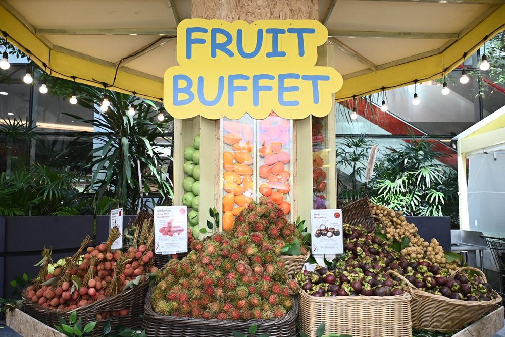 FRUIT PLAYGROUND เปลี่ยน “งานผลไม้” ให้กลายเป็นสนามเด็กเล่นใจกลางเมือง

ชวนเติมสนับสนุนเกษตรกร จัดเต็มทุเรียนเกรดพรีเมียม “หยิบเต็มแก้วราคาเดียว”