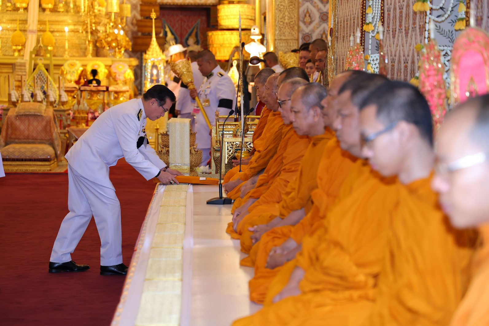 บริษัท ทิพยประกันภัย จำกัด (มหาชน) ได้รับพระราชทานพระบรมราชานุญาตให้เป็นเจ้าภาพบำเพ็ญพระราชกุศล และพระพิธีธรรมสวดพระอภิธรรมถวายพระบรมศพ สมเด็จพระนางเจ้าสิริกิติ์ พระบรมราชินีนาถ พระบรมราชชนนีพันปีหลวง ณ พระที่นั่งดุสิตมหาปราสาท ในพระบรมมหาราชวัง

ในการนี้ ดร.สมพร สืบถวิลกุล ประธานเจ้าหน้าที่บริหาร บริษัท ทิพย กรุ๊ป โฮลดิ้งส์ จำกัด (มหาชน) และกรรมการผู้จัดการใหญ่ บริษัท ทิพยประกันภัย จำกัด (มหาชน) พร้อมด้วยคณะกรรมการ ผู้บริหารและพนักงานเข้าร่วมในพระพิธีอย่างพร้อมเพรียง

การเข้าร่วมเป็นเจ้าภาพในครั้งนี้ นับเป็นการแสดงออกถึงความจงรักภักดี และความน้อมสำนึกในพระมหากรุณาธิคุณอย่างหาที่สุดมิได้ โดยคณะผู้บริหารและพนักงานต่างน้อมถวายเป็นราชสักการะ ด้วยสำนึกในพระมหากรุณาธิคุณอันหาที่สุดมิได้ 

