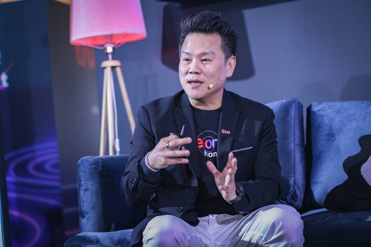 “เฮ้ เอมี่...ดูแลบ้านให้ด้วย!” ทรูออนไลน์ พลิกบทบาทจากเน็ตบ้านสู่ AI Smart Home รายแรกในไทย
เปิดตัว “TrueOnline Home Next” ผสานเน็ตบ้านคุณภาพ – อุปกรณ์ IoT อัจฉริยะ – AI
ชู TrueX Home Hub ศูนย์กลางควบคุมบ้านอัจฉริยะ พร้อม “เอมี่” ผู้ช่วยอัจฉริยะ เพื่อนรู้ใจคนในบ้าน