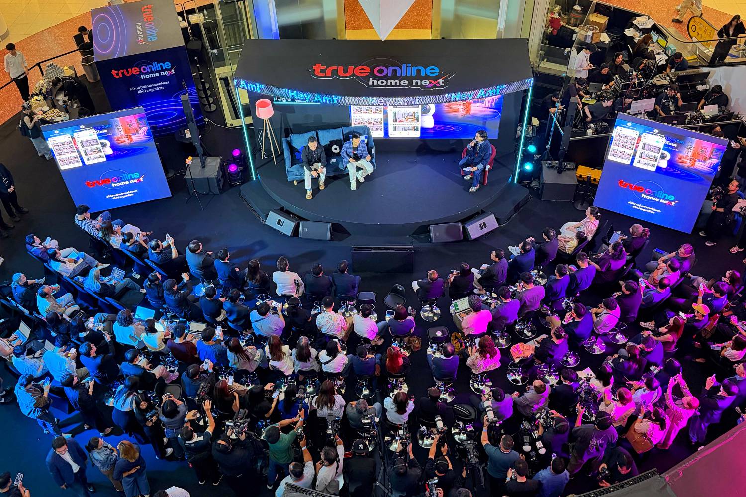 “เฮ้ เอมี่...ดูแลบ้านให้ด้วย!” ทรูออนไลน์ พลิกบทบาทจากเน็ตบ้านสู่ AI Smart Home รายแรกในไทย
เปิดตัว “TrueOnline Home Next” ผสานเน็ตบ้านคุณภาพ – อุปกรณ์ IoT อัจฉริยะ – AI
ชู TrueX Home Hub ศูนย์กลางควบคุมบ้านอัจฉริยะ พร้อม “เอมี่” ผู้ช่วยอัจฉริยะ เพื่อนรู้ใจคนในบ้าน