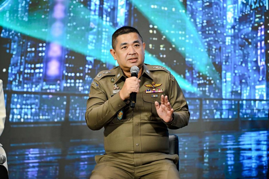 กสิกรไทย จับมือ 3 พันธมิตร ศูนย์ต่อต้านการฉ้อโกงออนไลน์ ไทยรัฐ และ LINE เปิดตัวแคมเปญ “สติไฟต์เตอร์” เสริมความรู้ - เติมสติให้คนไทย ก้าวนำภัยมิจฉาชีพ