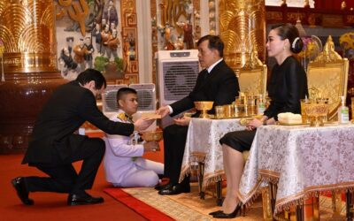 ผู้แทนไทยประกันชีวิตเฝ้าฯ รับเสด็จพระบาทสมเด็จพระเจ้าอยู่หัว และสมเด็จพระนางเจ้าฯ พระบรมราชินี ในพิธีเปิดศาลเจ้าไต้ฮงกงหยกขาว เฉลิมพระเกียรติ 72 พรรษา
