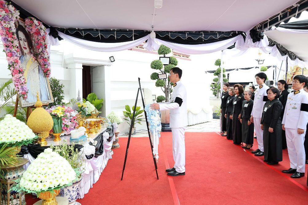 กรุงเทพประกันชีวิต ร่วมเป็นเจ้าภาพบำเพ็ญกุศล และวางพวงมาลาถวายสักการะ พระบรมศพสมเด็จพระนางเจ้าสิริกิติ์ พระบรมราชินีนาถ พระบรมราชชนนีพันปีหลวง